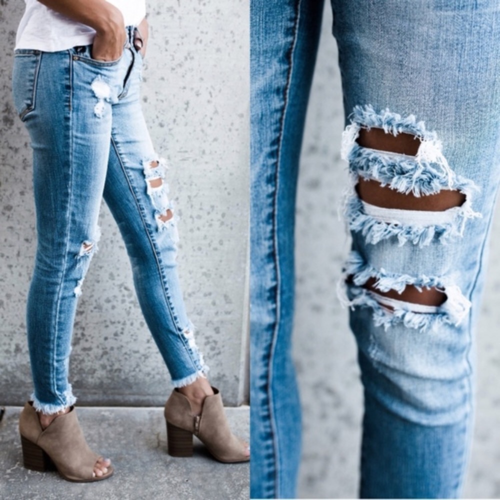 💥RESTOCKING💥 Light Washed Distressed Jeans - Picture 2 of 6